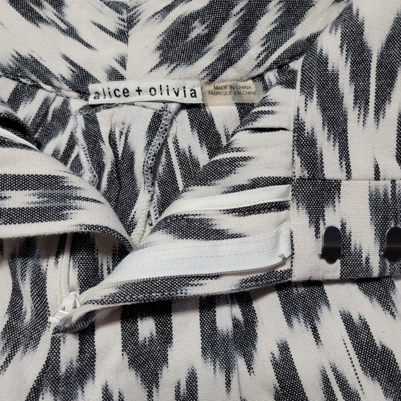 Alice + Olivia Layton Pleated Cotton Ikat Shorts - Picture 4 of 6